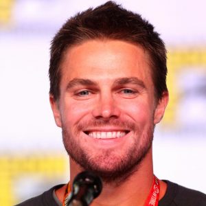 Stephen Amell Biography