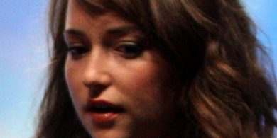 Milana Vayntrub