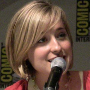 Allison Mack Biography